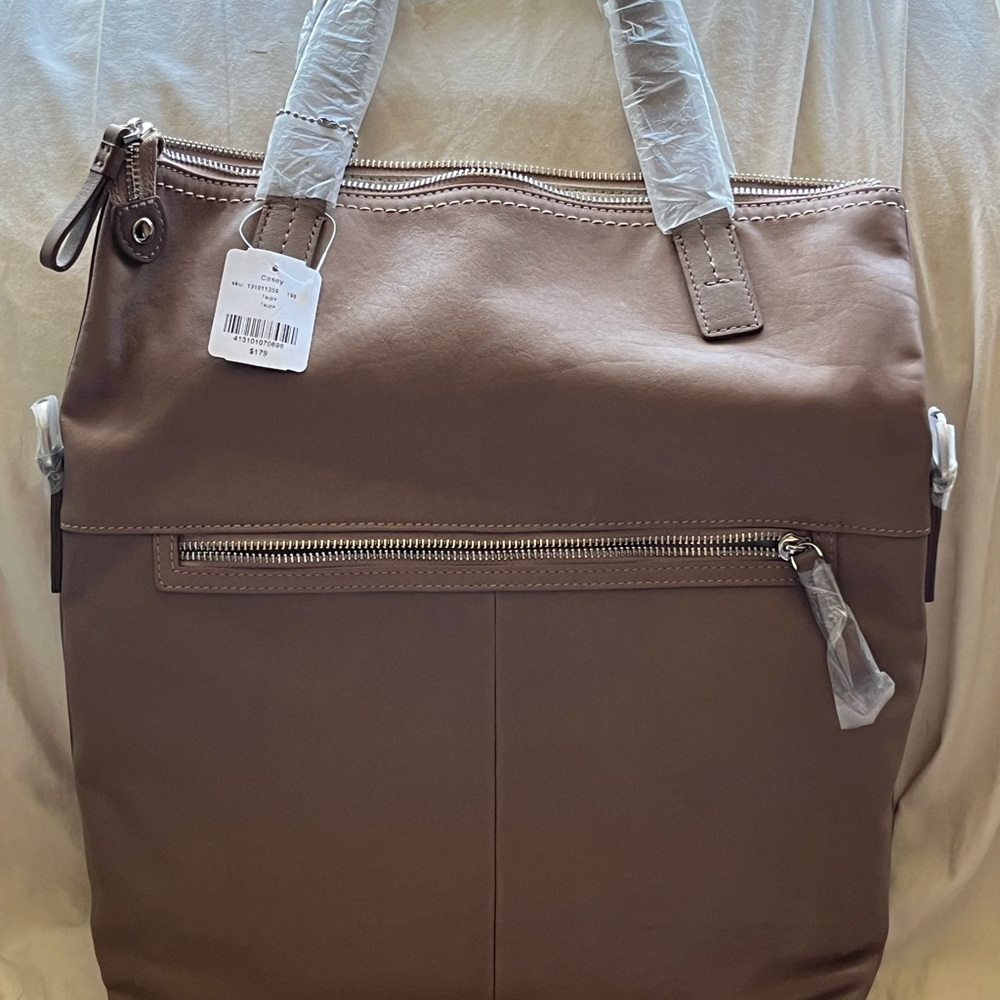 Danier “Casey” Brown Tote with Structured Design and Everyday Elegance